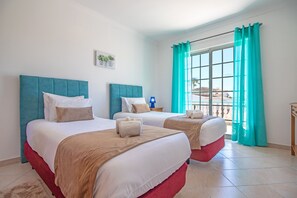 4 bedrooms, iron/ironing board, free WiFi, bed sheets