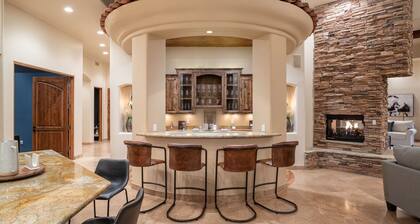 Tranquil Carefree Estate - Heated Pool, Spa, Gym, Firepit and More!