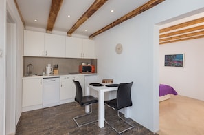 Studio (Studio Apartment with Terrace and Sea) | Private kitchen