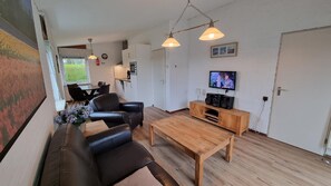 Fernseher, DVD-Player, Stereoanlage