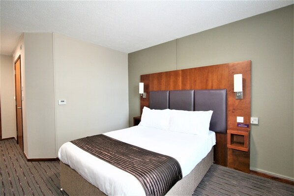 Escritorio y espacio para trabajar con laptop