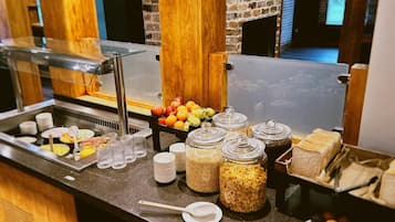 Daily to-go breakfast (GBP 6.50 per person)