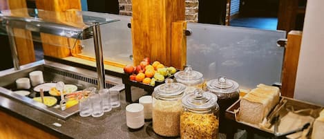 Café da manhã para viagem todos os dias (GBP 6.50 por pessoa)