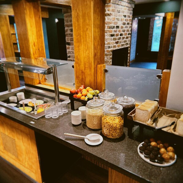 Daily to-go breakfast (GBP 6.50 per person)