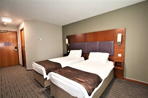 Desk, laptop workspace, iron/ironing board, free WiFi