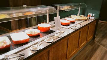 Daily to-go breakfast (GBP 6.50 per person)