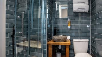 Phòng đôi Superior | Phòng tắm | Vòi sen/bồn tắm kết hợp, đồ dùng nhà tắm miễn phí, máy sấy tóc