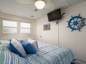 2 bedrooms, iron/ironing board, internet