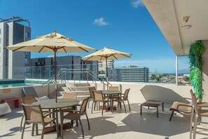 Outdoor dining - Verano Pajucara By Tropicalis (Maceió)