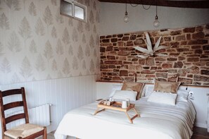 7 bedrooms, desk, iron/ironing board, travel crib - Rural house in the middle of nature (Carral)