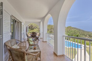 Property grounds - Beautiful Villa “Can Ramón” with Sea View, Mountain View, Garden, Pool & Wi-Fi (Sant Josep de sa Talaia)