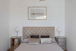 3 slaapkamers, een strijkplank/strijkijzer, gratis wifi, beddengoed