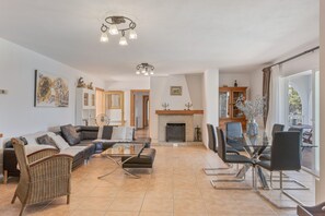 TV, fireplace, DVD player, table tennis - Beautiful Villa “Can Ramón” with Sea View, Mountain View, Garden, Pool & Wi-Fi (Sant Josep de sa Talaia)