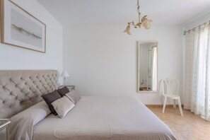 3 bedrooms, iron/ironing board, free WiFi, bed sheets - Beautiful Villa “Can Ramón” with Sea View, Mountain View, Garden, Pool & Wi-Fi (Sant Josep de sa Talaia)