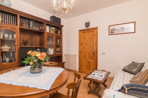 Interior - Holiday Home ‘Casa Mabelle close to the Beach with Shared Garden & Terrace; Parking Available (Palau)