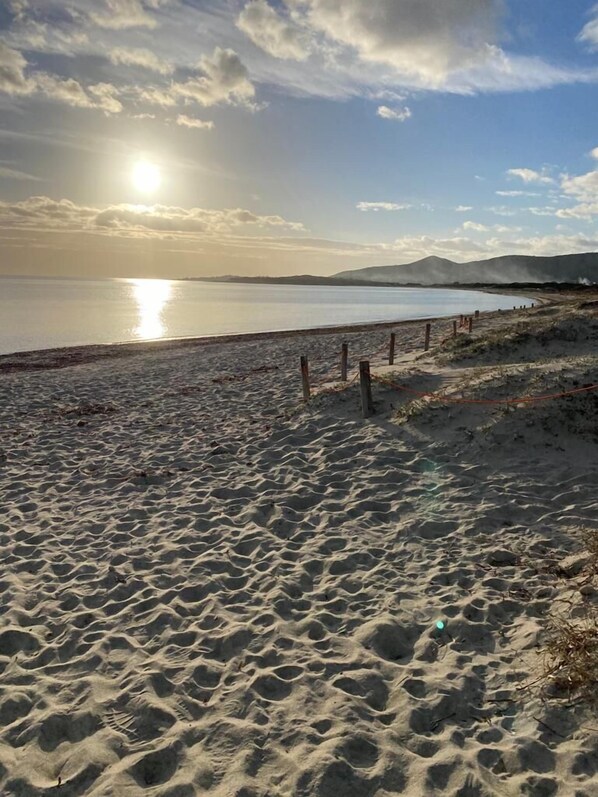 Una spiaggia nelle vicinanze
