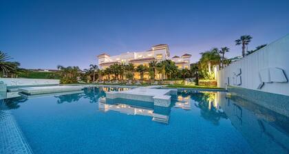 Mnar CASTLE for 2 Pers in 2 Bedrooms APT. Sea View