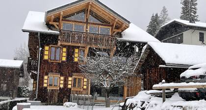 Appt rénové dans chalet
RANFOLY: 170M2 5 CH 4 SDB
10' pied TC Supermorzine