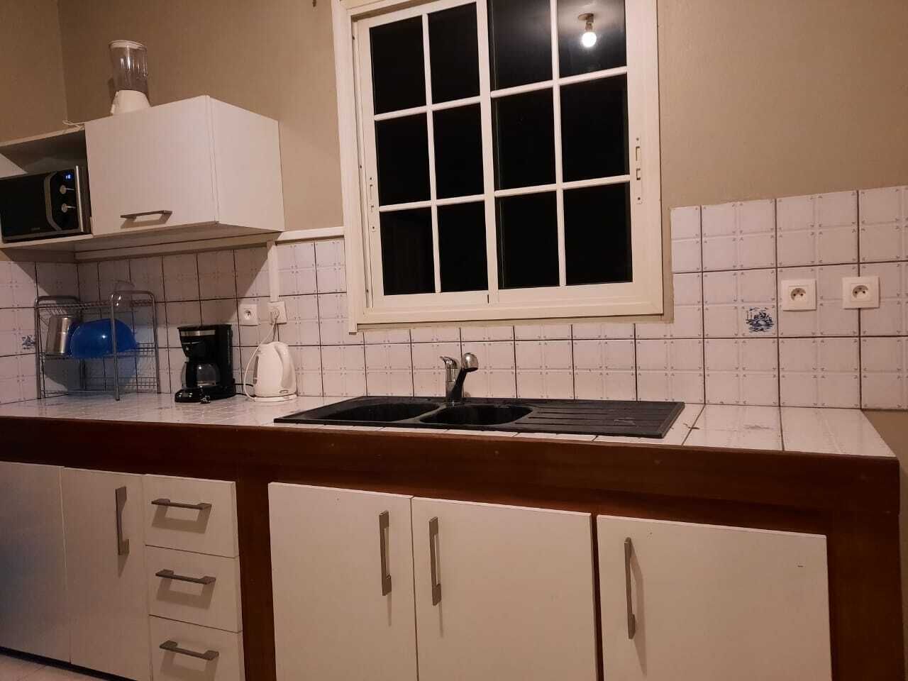 ثلاجة، ميكروويف، فرن، موقد طهي مسطح