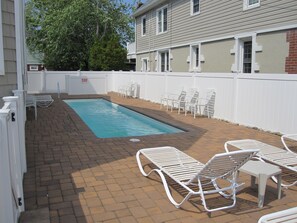 Et oppvarmet basseng