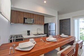 Fridge, microwave, oven, stovetop