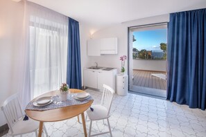 Luxury Villa | In-room dining - Luxury Villa with Penthouse, Pools and Sea View (Sant'Agnello)