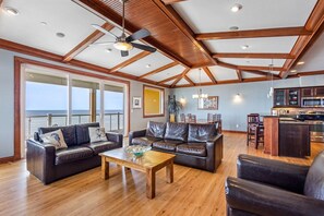 Smart TV, stereo - WV31 Sky Surfer by First Flight Rentals (Waves)