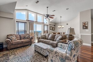 TV, fireplace, video games - CSC4I The Platinum Suite by First Flight Rentals (Kill Devil Hills)