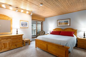 2 slaapkamers, een strijkplank/strijkijzer, reisbedje, gratis wifi