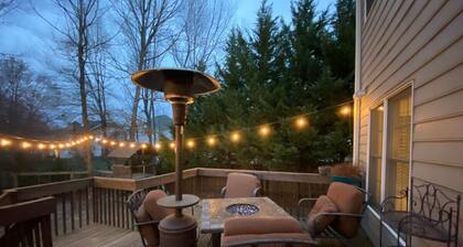 4 bedrooms/Hot tub/playground/trails/Market/Wyndham/Coliseum