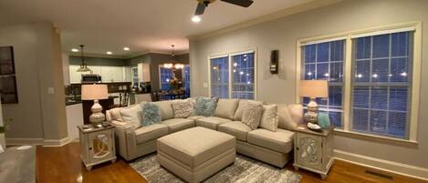 Smart-TV, Kamin, Tischtennisplatte, Arbeitsbereiche