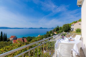 Studio (Comfort Studio Apartment A1) | Balcony - Apartments Cypress Sea Cove (Dubrovacko Primorje)