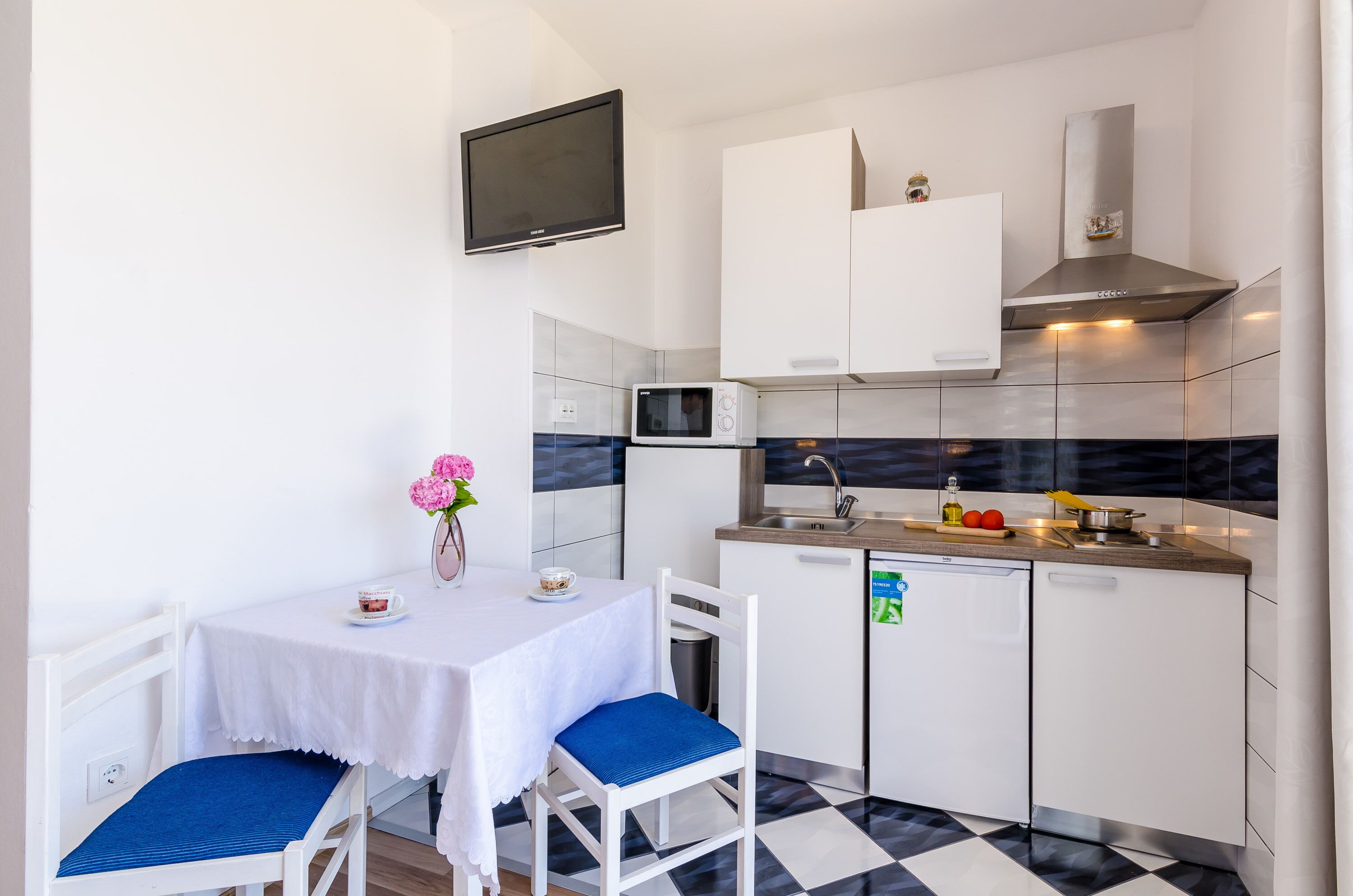 Studio (Premium Studio Apartment A2) | Private kitchenette | Fridge