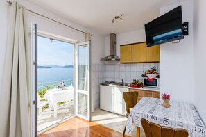 Studio (Comfort Studio Apartment A1) | Private kitchenette | Fridge - Apartments Cypress Sea Cove (Dubrovacko Primorje)