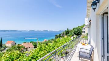 Studio (Premium Studio Apartment A2) | Balcony