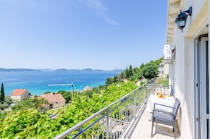 Studio (Premium Studio Apartment A2) | Balcony