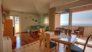 Appartement (One-Bedroom Apartment with Terrace an) | Salle de séjour