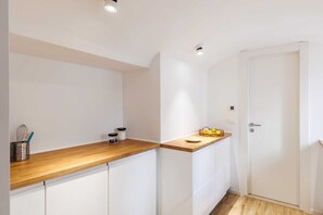 Studio (Studio Apartment) | Private kitchenette | Fridge, coffee/tea maker - Apartment Odin (Dubrovnik)