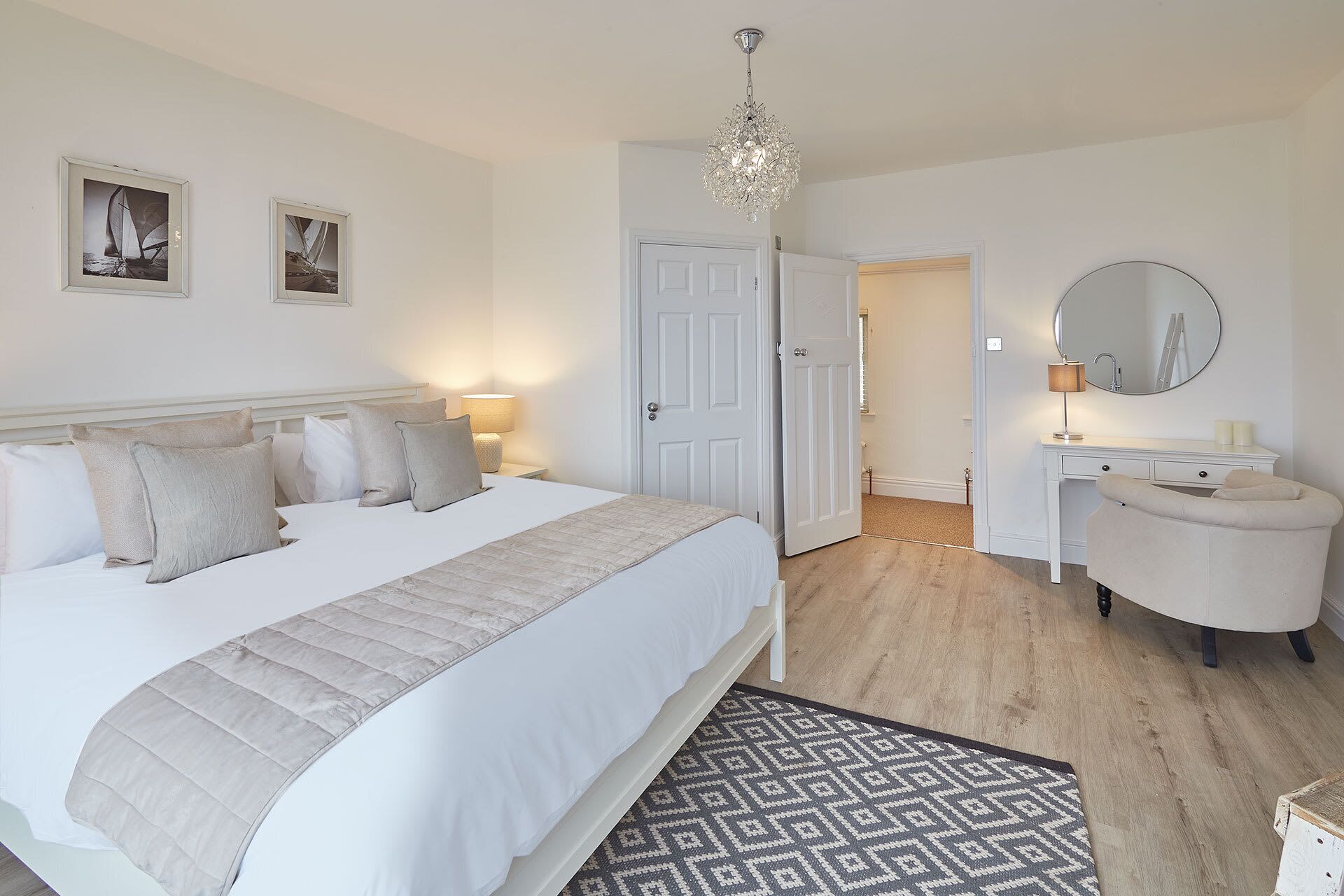 5 Schlafzimmer, Bügeleisen/Bügelbrett, kostenloses WLAN, Bettwäsche