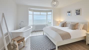 5 bedrooms, iron/ironing board, free WiFi, bed sheets