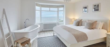 5 bedrooms, iron/ironing board, free WiFi, bed sheets