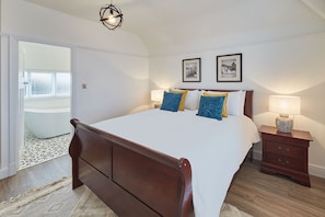 5 Schlafzimmer, Bügeleisen/Bügelbrett, kostenloses WLAN, Bettwäsche