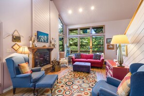 TV, fireplace
