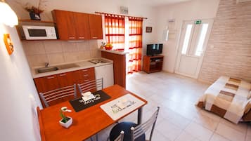 Apartment (Two Bedroom Apartment -Terrace and Se) | Private kitchen | Fridge
