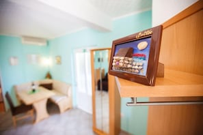 Appartement (Two Bedroom Apartment with Terrace - ) | Woonkamer