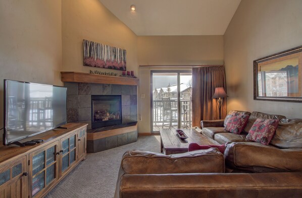 TV, fireplace, offices