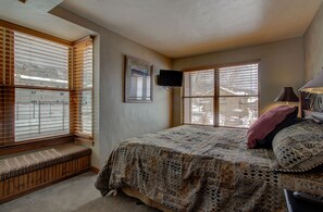 4 bedrooms, WiFi, bed sheets