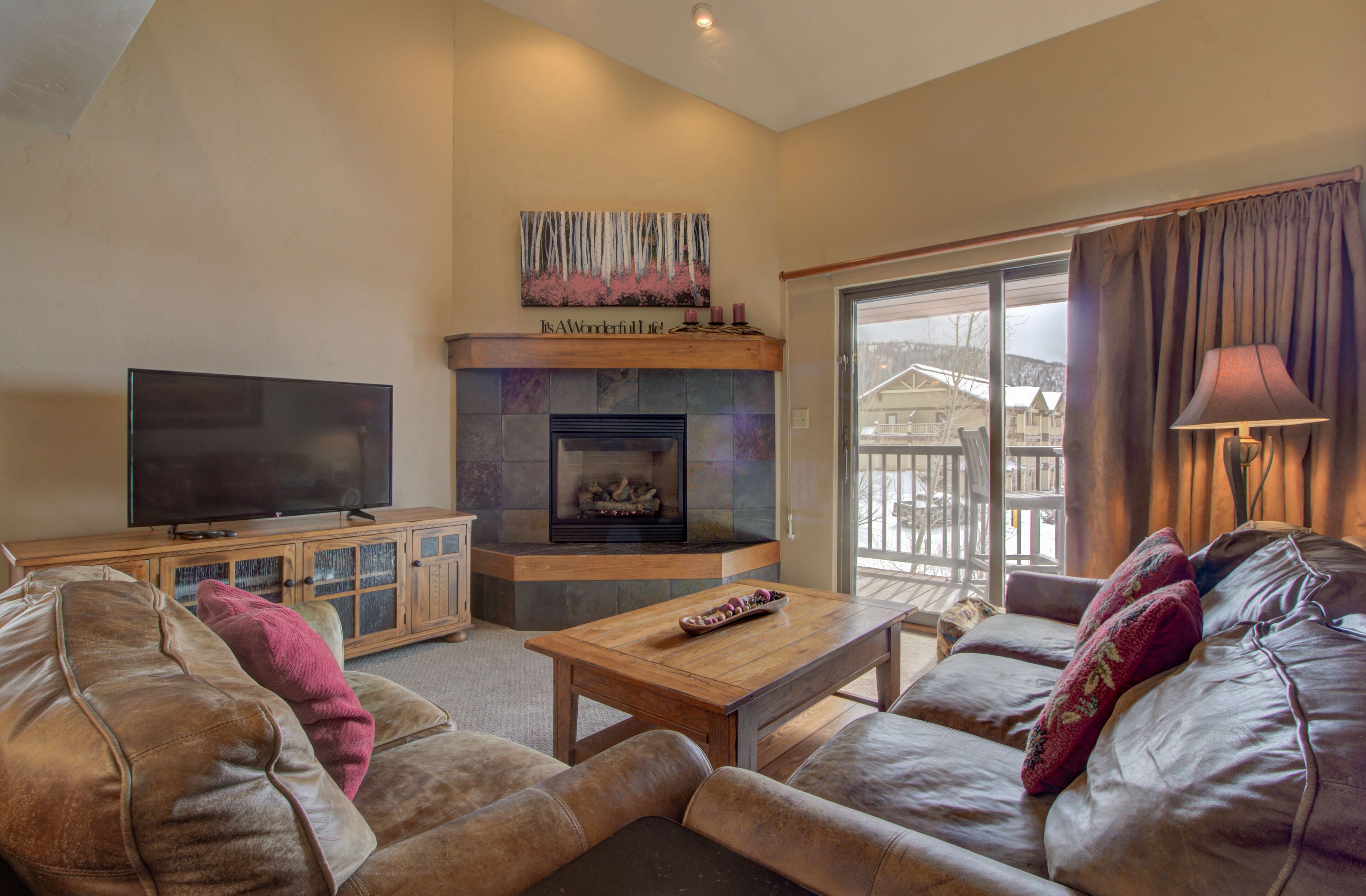TV, fireplace, offices