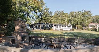 Amazing lake house on Lake Murray, Columbia w/ private dock, outdoor kitchen.