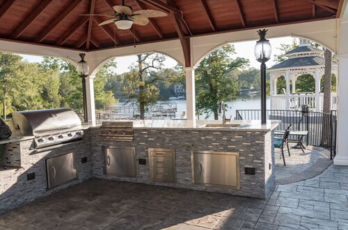 Amazing lake house on Lake Murray, Columbia w/ private dock, outdoor kitchen.